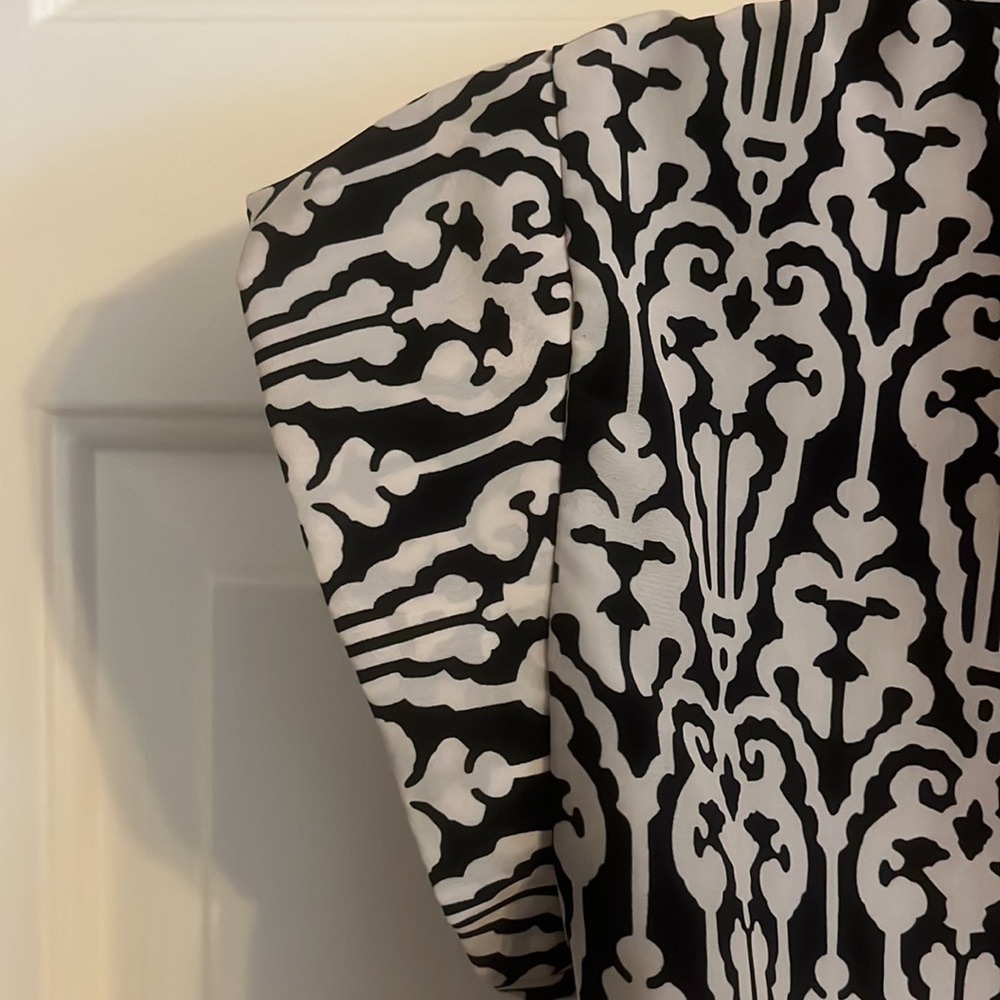 THML Embroidered Short Sleeve Blouse size XS - Picture 4 of 7